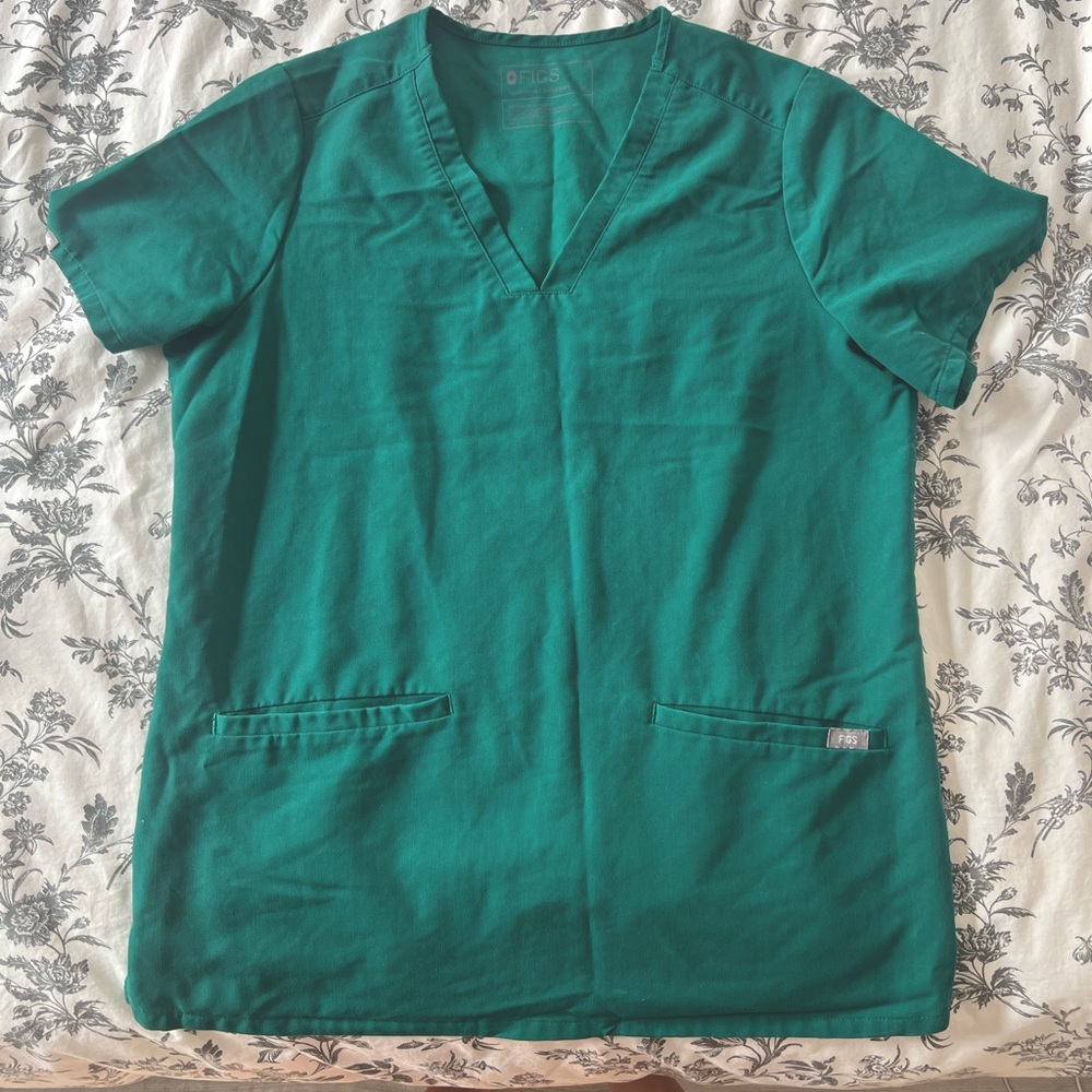 Figs Casma Three Pocket Scrub Top Hunter Green